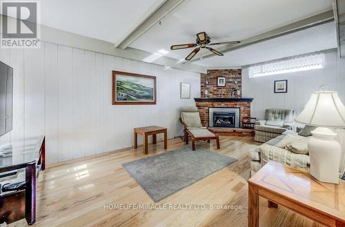 117 Loyalist Drive, Hamilton, ON - Indoor Photo Showing Living Room With Fireplace