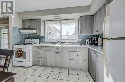 117 Loyalist Drive, Hamilton, ON - Indoor Photo Showing Kitchen