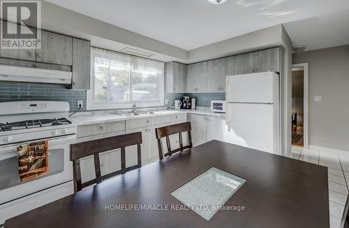 117 Loyalist Drive, Hamilton, ON - Indoor Photo Showing Kitchen