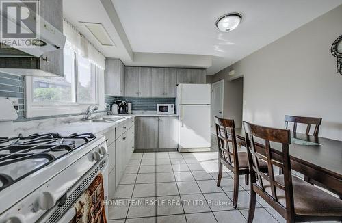 117 Loyalist Drive, Hamilton, ON - Indoor Photo Showing Kitchen