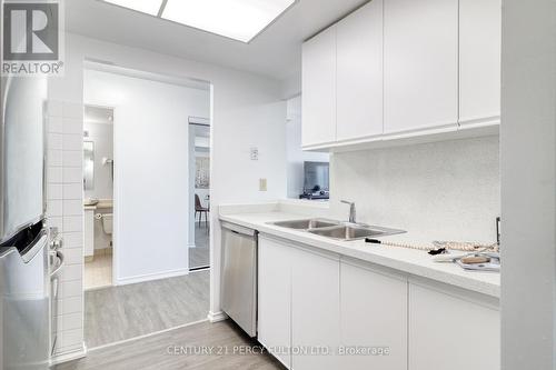 1526 - 3 Greystone Walk Drive, Toronto, ON - Indoor Photo Showing Kitchen With Double Sink