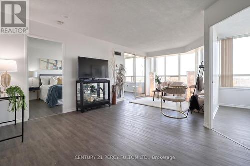 1526 - 3 Greystone Walk Drive, Toronto, ON - Indoor Photo Showing Living Room