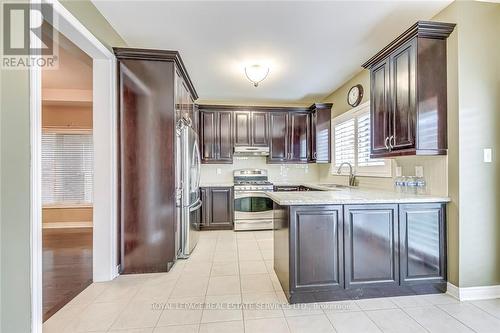 5474 Valhalla Crescent, Mississauga, ON - Indoor Photo Showing Kitchen