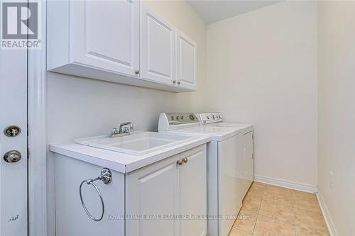 5474 Valhalla Crescent, Mississauga, ON - Indoor Photo Showing Laundry Room