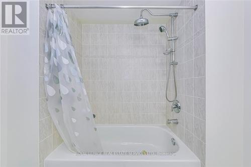 5474 Valhalla Crescent, Mississauga, ON - Indoor Photo Showing Bathroom