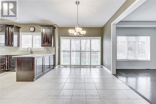 5474 Valhalla Crescent, Mississauga, ON - Indoor Photo Showing Kitchen