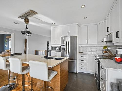 Cuisine - 93 Rue Joseph-Albert-Morin, Saint-Jean-Sur-Richelieu, QC - Indoor Photo Showing Kitchen With Upgraded Kitchen