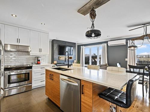 Cuisine - 93 Rue Joseph-Albert-Morin, Saint-Jean-Sur-Richelieu, QC - Indoor Photo Showing Kitchen With Double Sink With Upgraded Kitchen