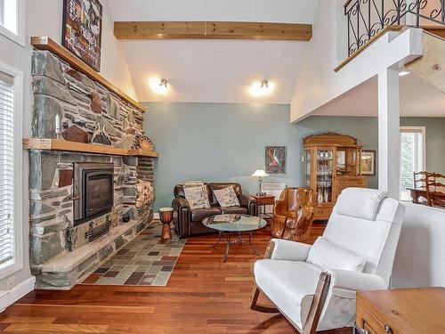 Salon - 375 Rue Des Libellules, Saint-Colomban, QC - Indoor Photo Showing Living Room With Fireplace