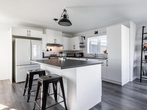 Kitchen - 2104 Rue Des Forgerons, Saint-Jacques-Le-Mineur, QC - Indoor Photo Showing Kitchen With Upgraded Kitchen