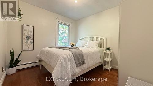 215 Sutherland Drive, Toronto, ON - Indoor Photo Showing Bedroom