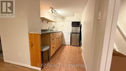 215 Sutherland Drive, Toronto, ON - Indoor Photo Showing Kitchen