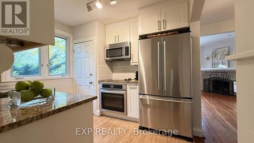 215 Sutherland Drive, Toronto, ON - Indoor Photo Showing Kitchen