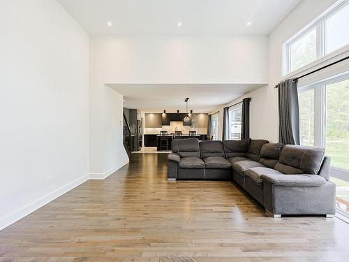 Salon - 11915 Rue Du Cuivre, Mirabel, QC - Indoor Photo Showing Living Room