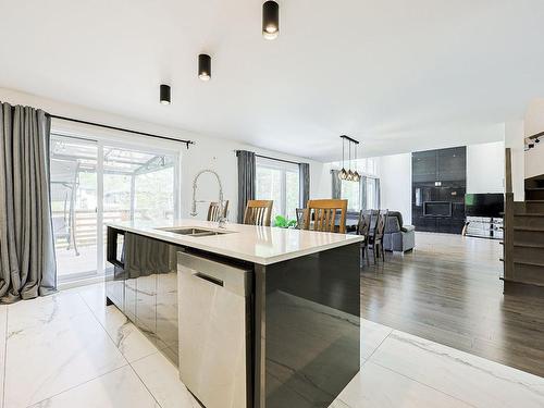 Cuisine - 11915 Rue Du Cuivre, Mirabel, QC - Indoor Photo Showing Kitchen With Double Sink With Upgraded Kitchen