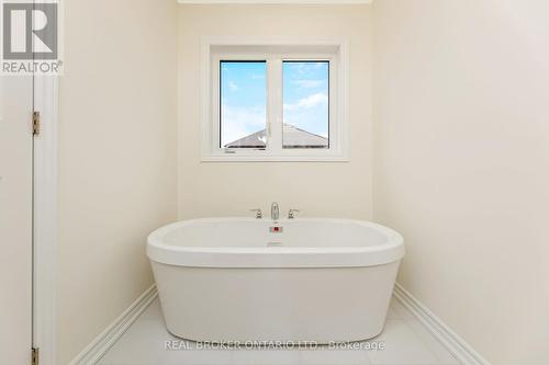 35 Spiers Road, Erin, ON - Indoor Photo Showing Bathroom