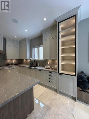 20B Segun Street W, Richmond Hill, ON - Indoor Photo Showing Kitchen