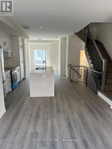 13 Heathrow Lane E, Caledon, ON - Indoor Photo Showing Kitchen