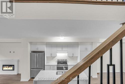 13 Heathrow Lane E, Caledon, ON - Indoor Photo Showing Kitchen With Double Sink