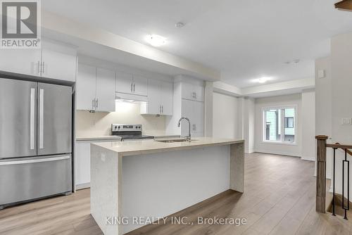 13 Heathrow Lane E, Caledon, ON - Indoor Photo Showing Kitchen With Upgraded Kitchen