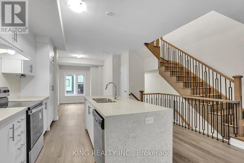 13 Heathrow Lane E, Caledon, ON - Indoor Photo Showing Kitchen With Double Sink With Upgraded Kitchen