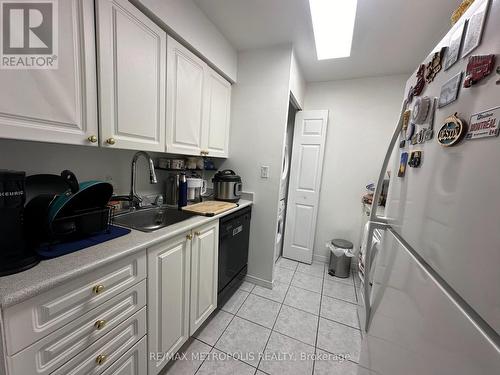 905 - 3 Pemberton Avenue, Toronto, ON - Indoor Photo Showing Kitchen