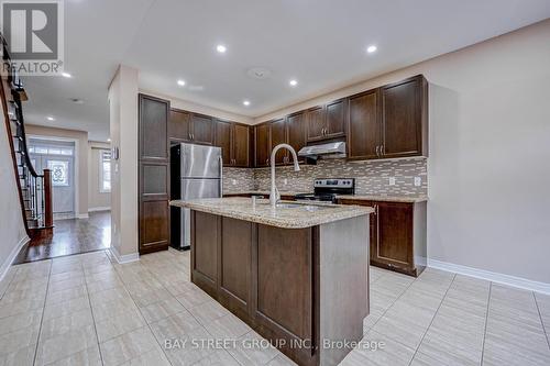 33 Jeffrey Nihda Crescent, Markham, ON - Indoor Photo Showing Kitchen With Upgraded Kitchen