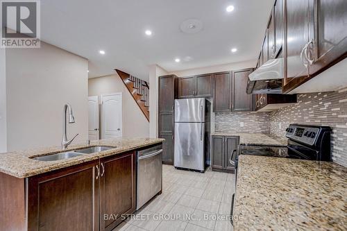 33 Jeffrey Nihda Crescent, Markham, ON - Indoor Photo Showing Kitchen With Double Sink With Upgraded Kitchen