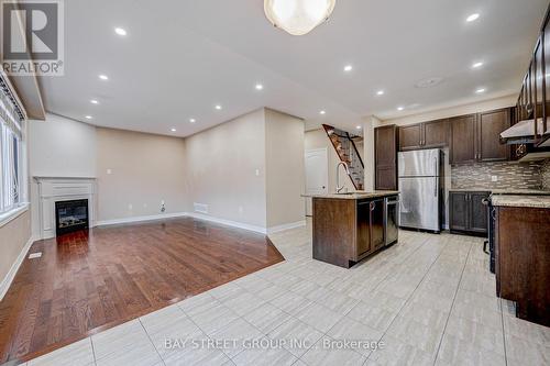 33 Jeffrey Nihda Crescent, Markham, ON - Indoor Photo Showing Kitchen With Upgraded Kitchen