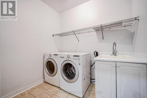 33 Jeffrey Nihda Crescent, Markham, ON - Indoor Photo Showing Laundry Room