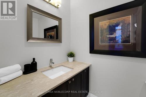 1015 - 12 Woodstream Boulevard, Vaughan, ON - Indoor Photo Showing Bathroom