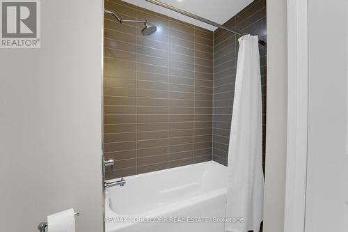 1015 - 12 Woodstream Boulevard, Vaughan, ON - Indoor Photo Showing Bathroom