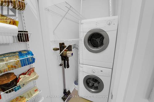 1015 - 12 Woodstream Boulevard, Vaughan, ON - Indoor Photo Showing Laundry Room