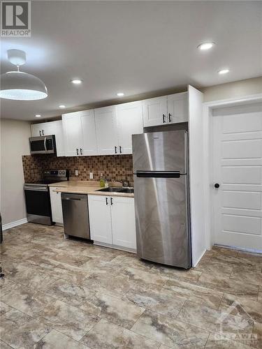 268 Flora Street Unit#2, Ottawa, ON - Indoor Photo Showing Kitchen