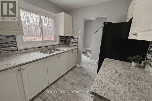 3180 Stockton Drive, Ottawa, ON - Indoor Photo Showing Kitchen With Double Sink