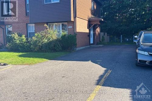 3180 Stockton Drive, Ottawa, ON - Outdoor