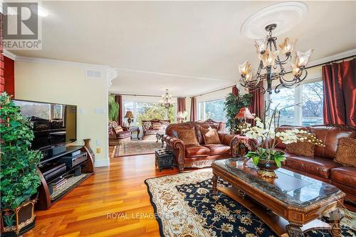 1100 Moffatt Drive, Ottawa, ON - Indoor Photo Showing Living Room