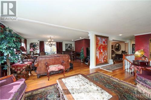 1100 Moffatt Drive, Ottawa, ON - Indoor Photo Showing Living Room