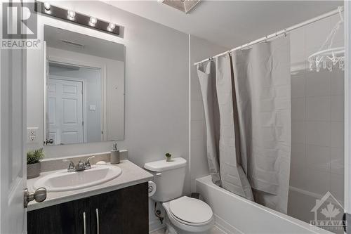 861D Blackcomb Private, Ottawa, ON - Indoor Photo Showing Bathroom