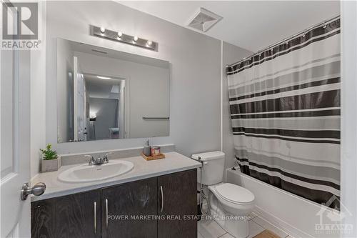 861D Blackcomb, Ottawa, ON - Indoor Photo Showing Bathroom