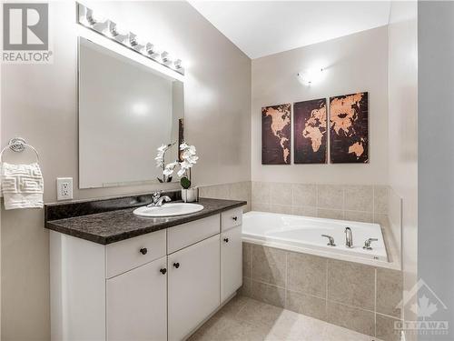 626 Brian Good Avenue Unit#14, Manotick, ON - Indoor Photo Showing Bathroom