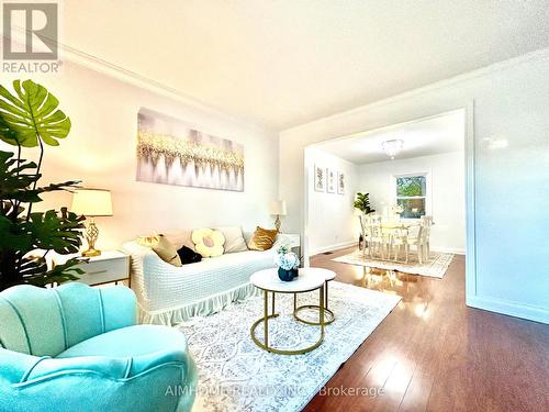 23 Kingswell Crescent, Toronto, ON - Indoor Photo Showing Living Room