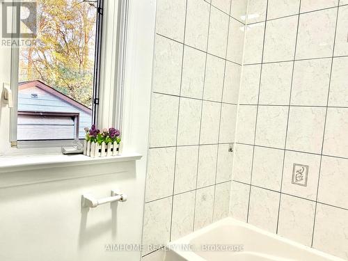 23 Kingswell Crescent, Toronto, ON - Indoor Photo Showing Bathroom