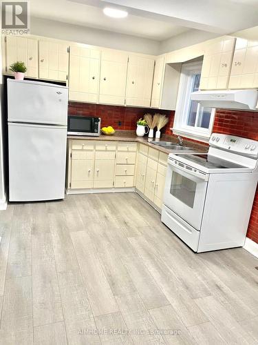 23 Kingswell Crescent, Toronto, ON - Indoor Photo Showing Kitchen