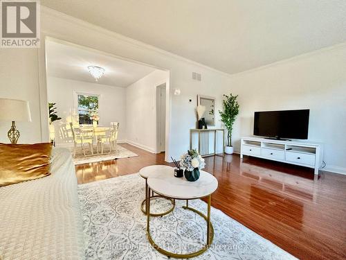 23 Kingswell Crescent, Toronto, ON - Indoor Photo Showing Living Room