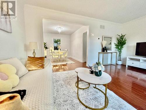 23 Kingswell Crescent, Toronto, ON - Indoor Photo Showing Living Room