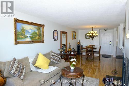 2003 - 3100 Kirwin Avenue E, Mississauga, ON - Indoor Photo Showing Living Room