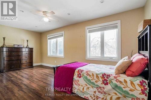 Upper - 1810 South Sheridan Way, Mississauga, ON - Indoor Photo Showing Bedroom