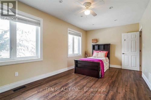 Upper - 1810 South Sheridan Way, Mississauga, ON - Indoor Photo Showing Bedroom