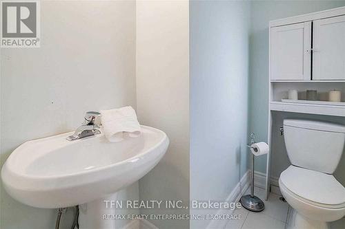 Upper - 1810 South Sheridan Way, Mississauga, ON - Indoor Photo Showing Bathroom